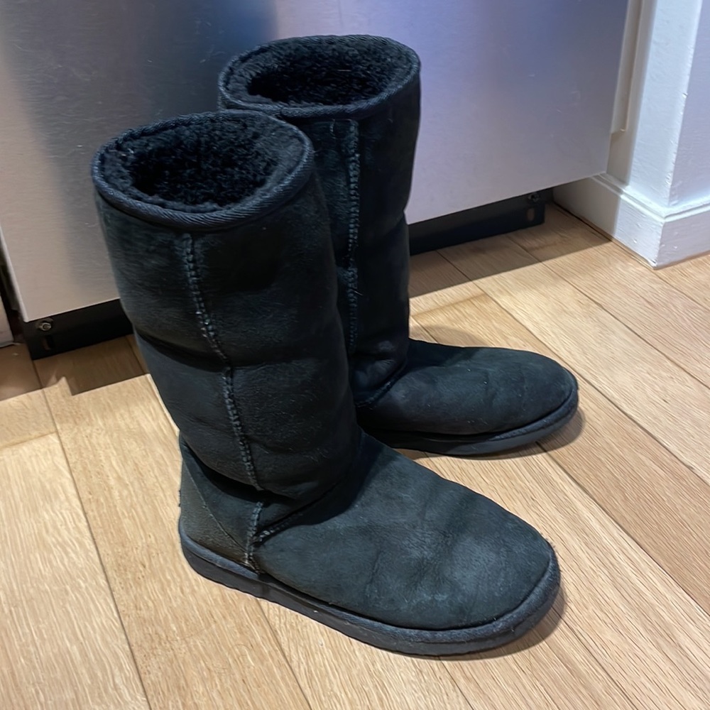 BLACK TALL UGGS